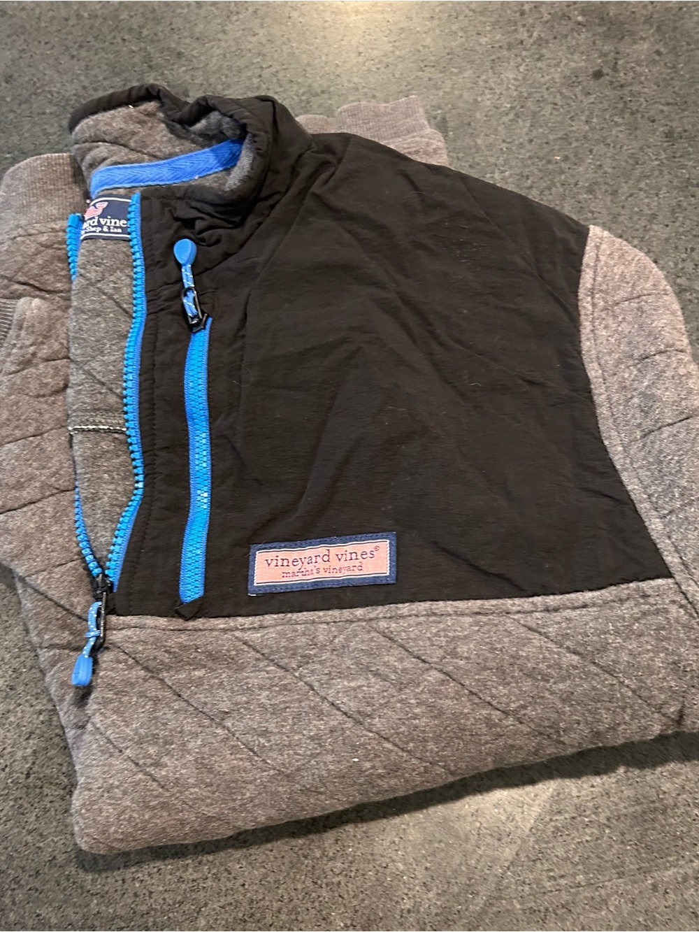 Vineyard Vines Quilted Gray & Black Pullover with Blue Trim